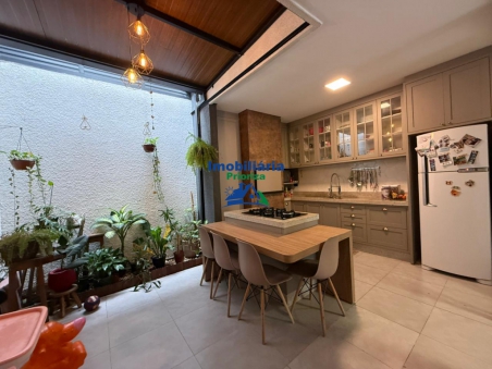 SOBRADO SEMI MOBILIADO À VENDA – FOZ...