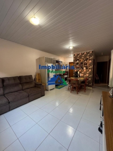 CASA AO LADO DA AVENIDA TANCREDO NEVES